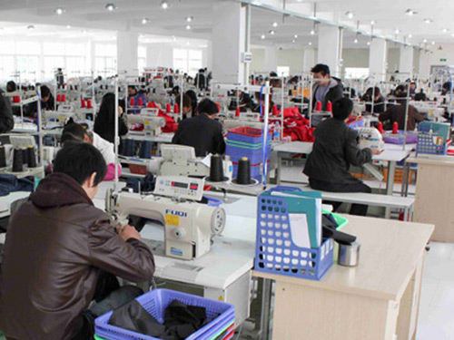 防靜電服生產(chǎn)車(chē)間